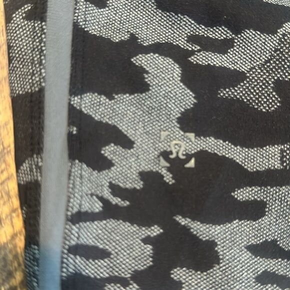 Lululemon shorts M (5500) - Picture 4 of 5